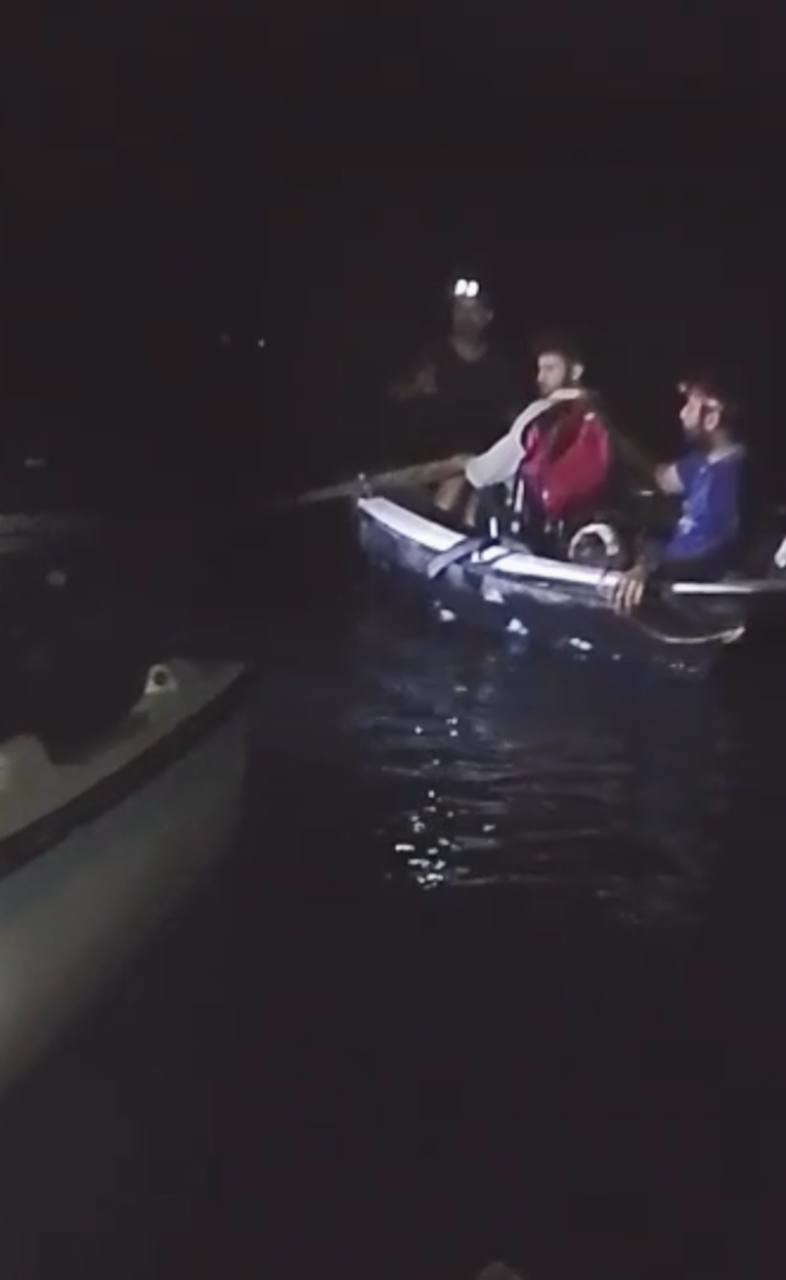 Amatör balıkçıların teknesi alabora oldu, denize düşen 2 kişi kurtarıldı