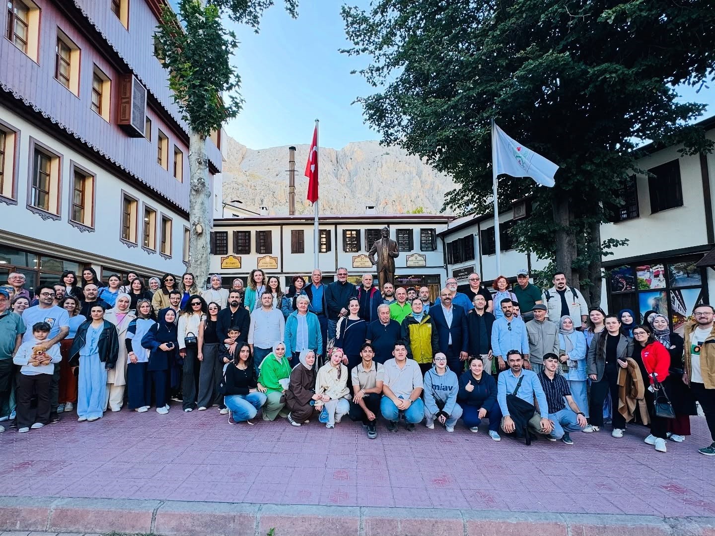 Bilim insanları Kemaliye’yi gezdi
