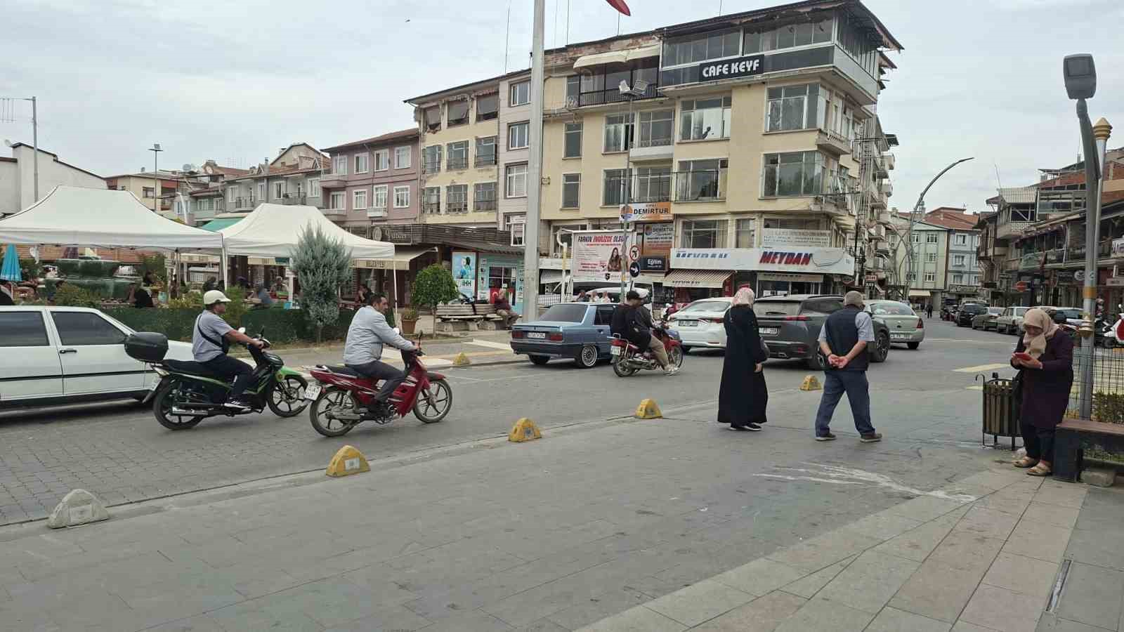 Kütahya’da deprem anı kameraya yansıdı