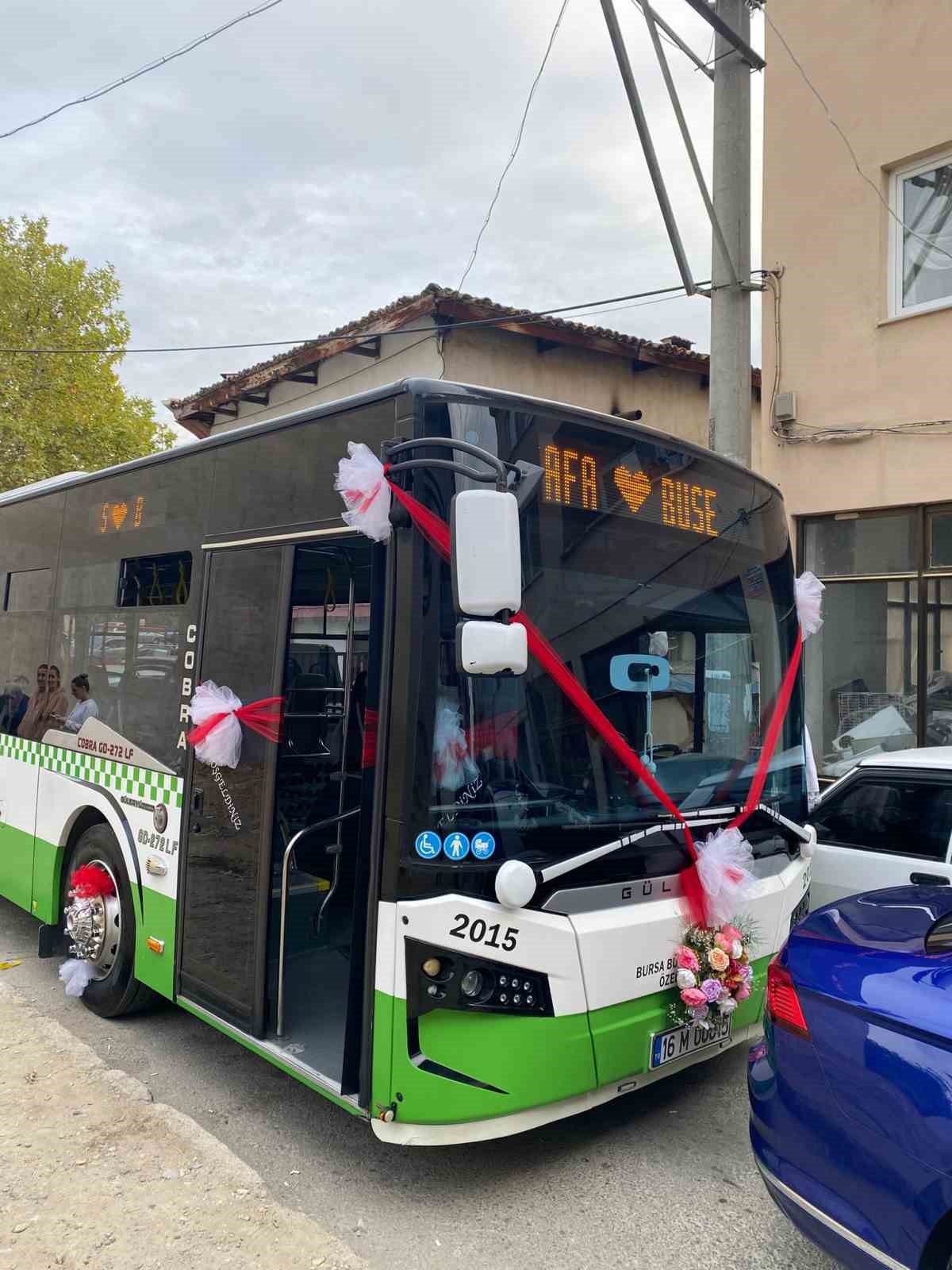 Bursa’da otobüs gelin arabası gibi süslendi