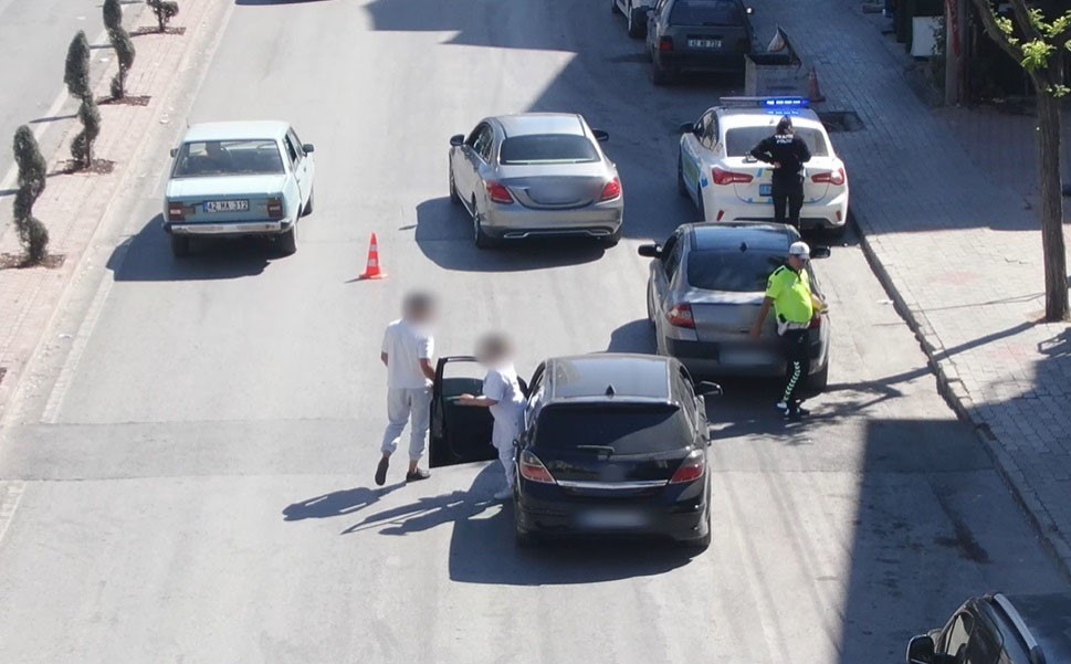 Ehliyetsiz sürücü dronlu polisten kaçamadı