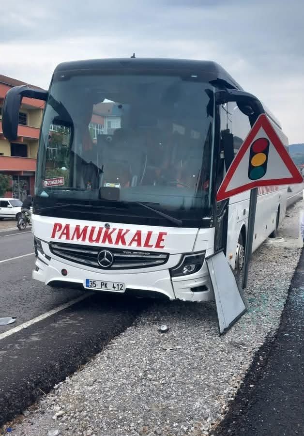 Zonguldak’ta iki ayrı trafik kazasında 2 kişi yaralandı