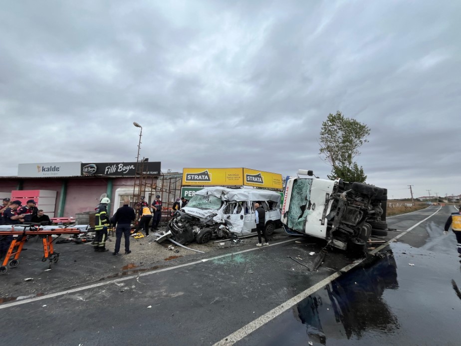 Tekirdağ'da korkunç kaza: 3 ölü, 9 yaralı