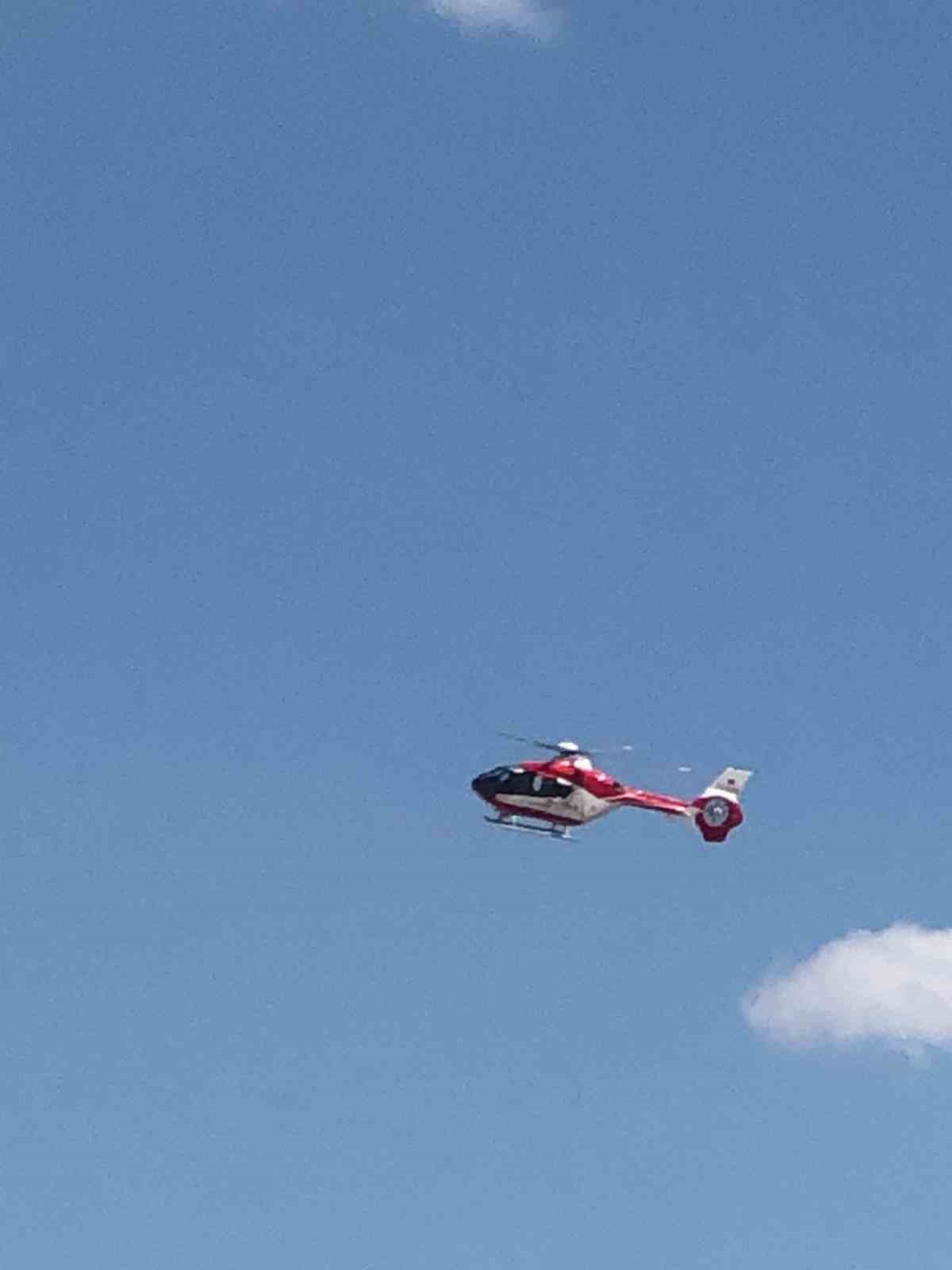 Parmağı kopan vatandaş için ambulans helikopter havalandı
