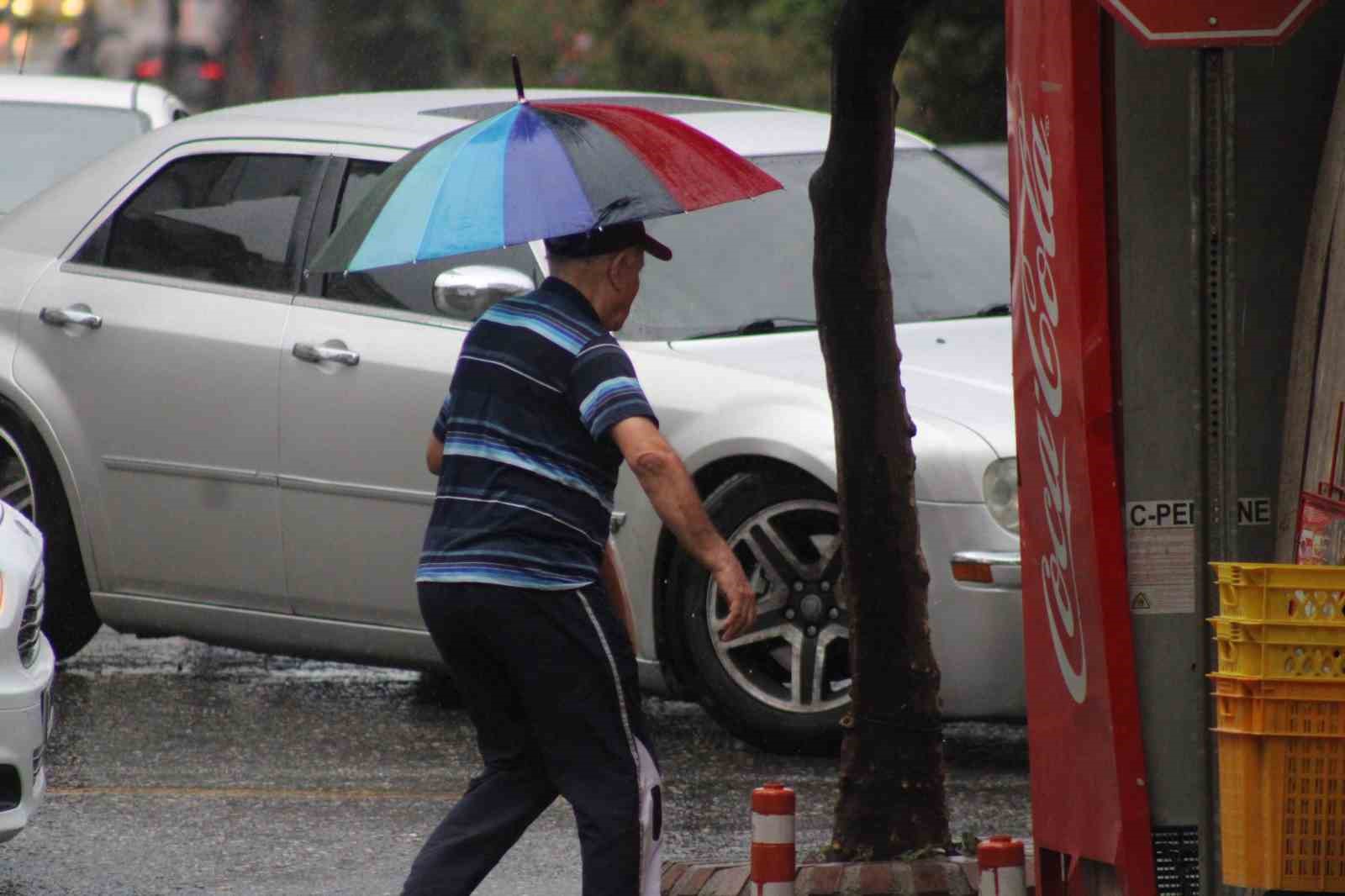 Aydın’da sağanak yağış etkili oldu
