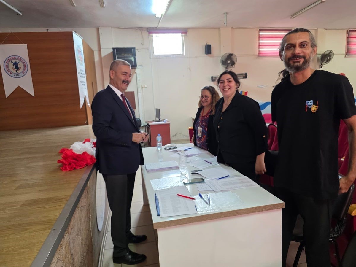 Efeler’de geleceğin tiyatrocuları için seçmeler sürüyor
