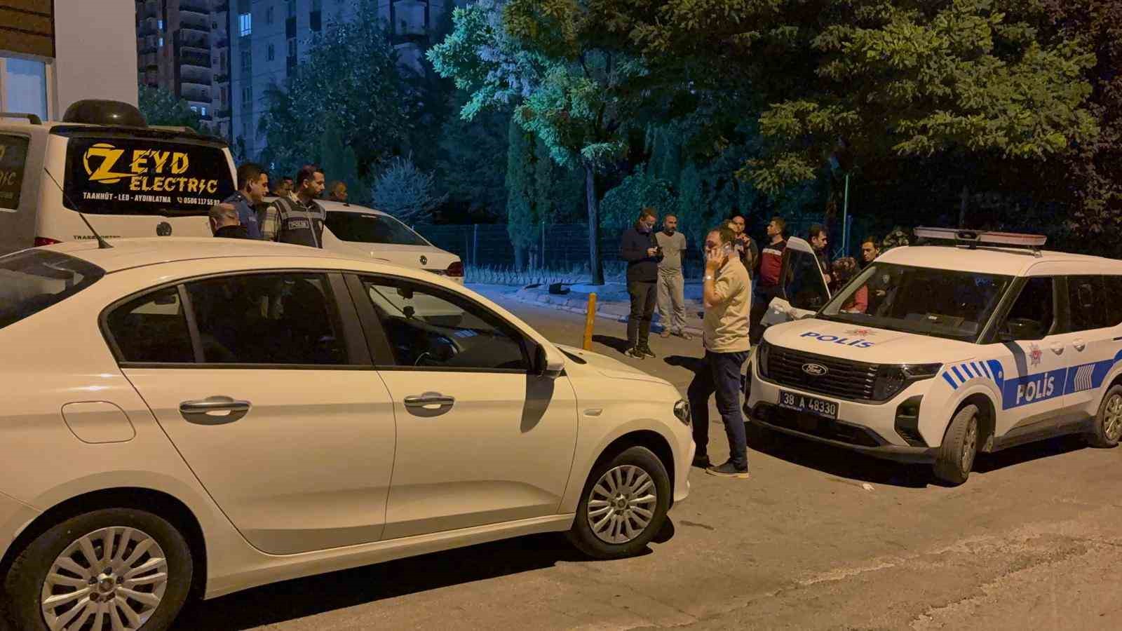 12 yaşındaki çocuk üvey babasını bıçakladı