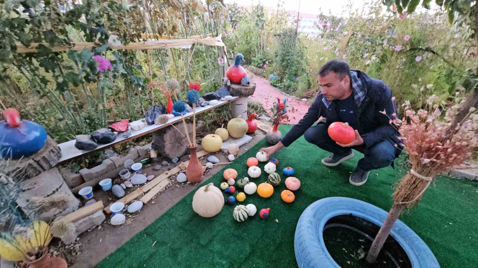 Doğu’nun soğuğunda sıcak iklim meyveleri yetiştirdi
