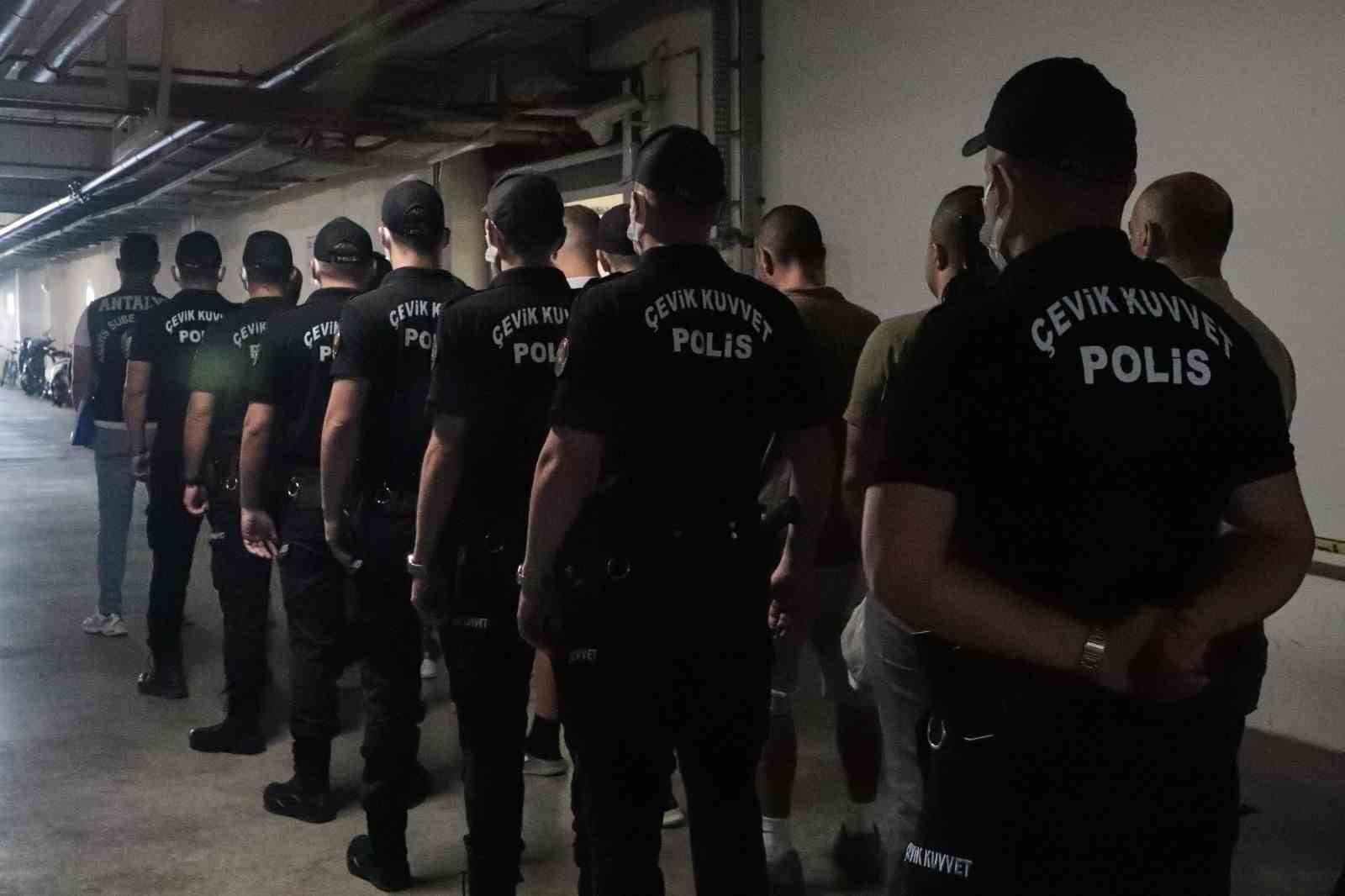 Antalya’da aranan 186 şahıs yakalandı