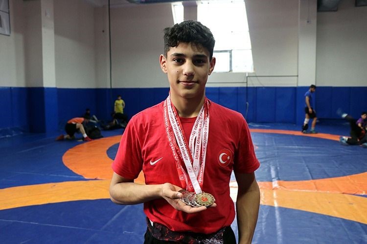 Elazığlı g&uuml;reş&ccedil;i Balkan Şampiyonasında
