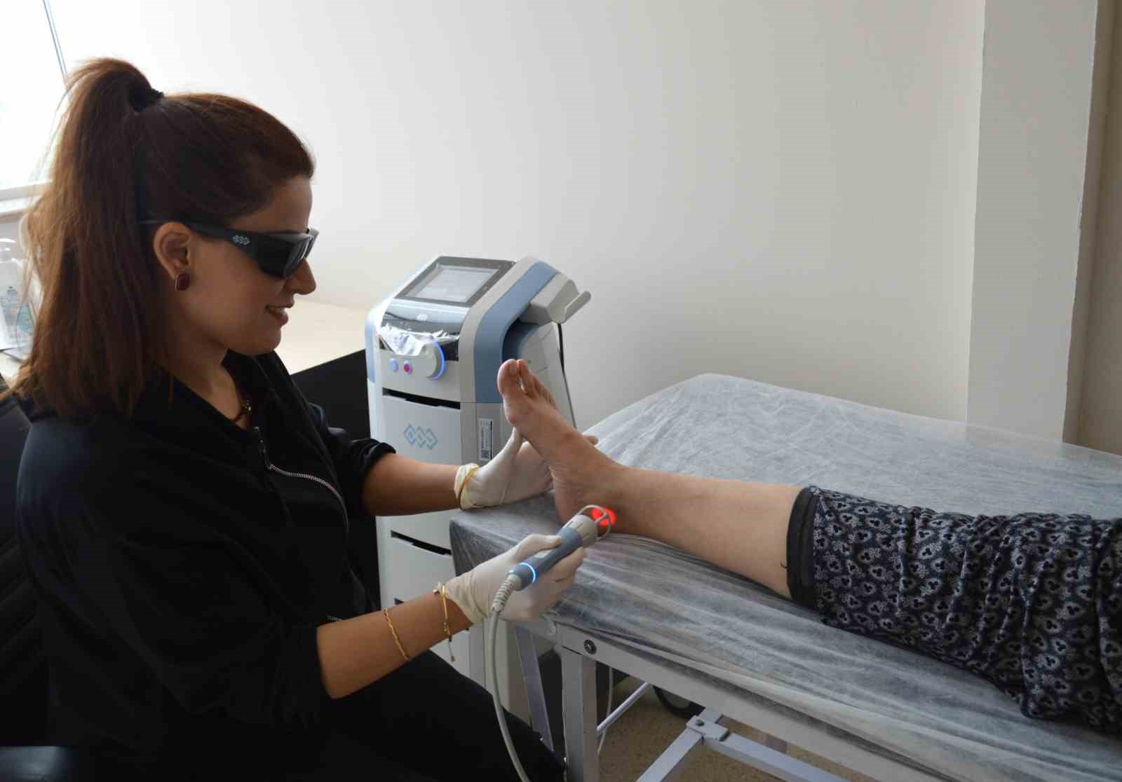 Uşak Eğitim ve Araştırma Hastanesinde lazer cihazıyla inatçı ağrılara ameliyatsız çözüm
