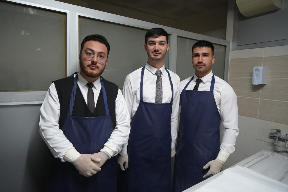 Genç yaşta gassallığı seçtiler: