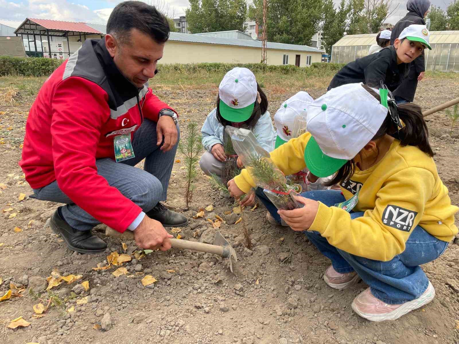 Minik orman muhafızları doğayla buluştu