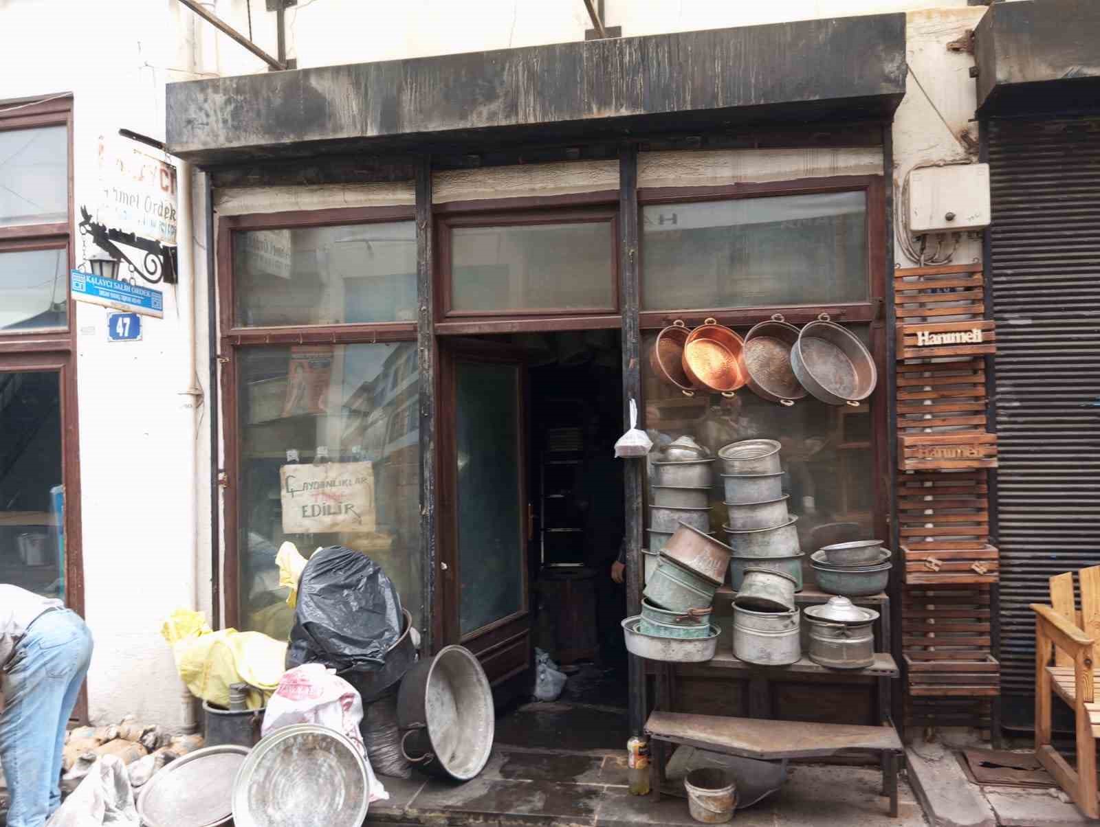 Beypazarı’nda dükkan çatısında çıkan yangın söndürüldü