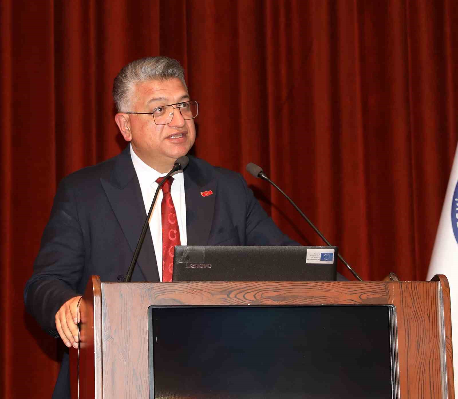 ESOGÜ’de 2025-2026 akademik yılı törenle açıldı: İlk dersin konusu ’Filistin’ oldu