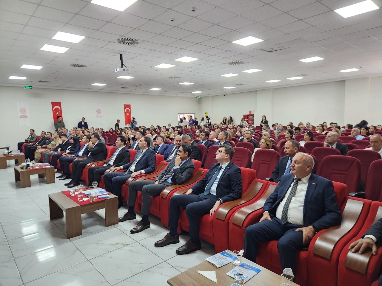 Tunceli’de eğitimde gelişim ve işbirliği için ‘E Vizyon 62’ çalıştayı başladı
