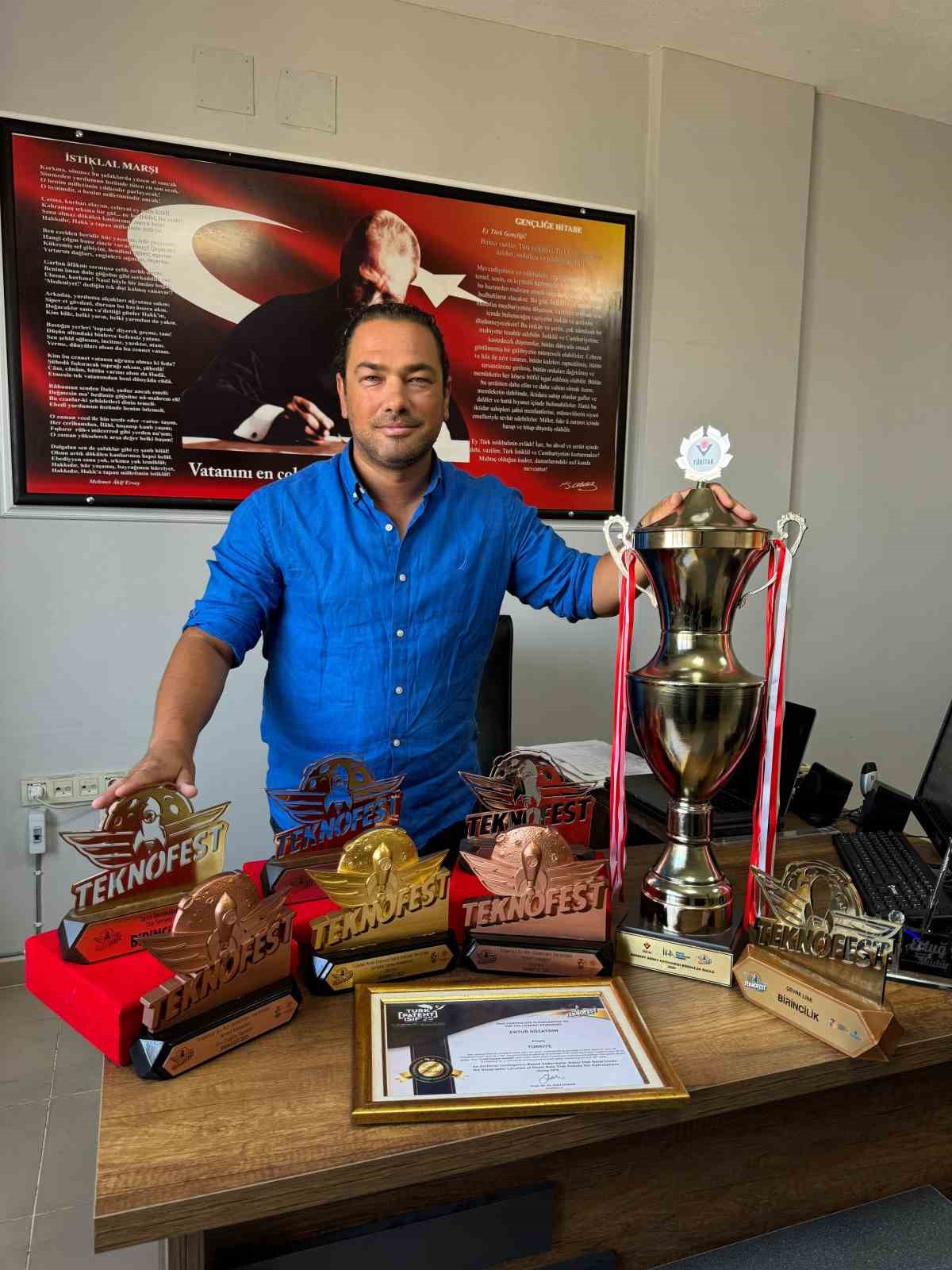 Yılın öğretmeni ve ekibi 2025 TEKNOFEST’in gözdesi oldu
