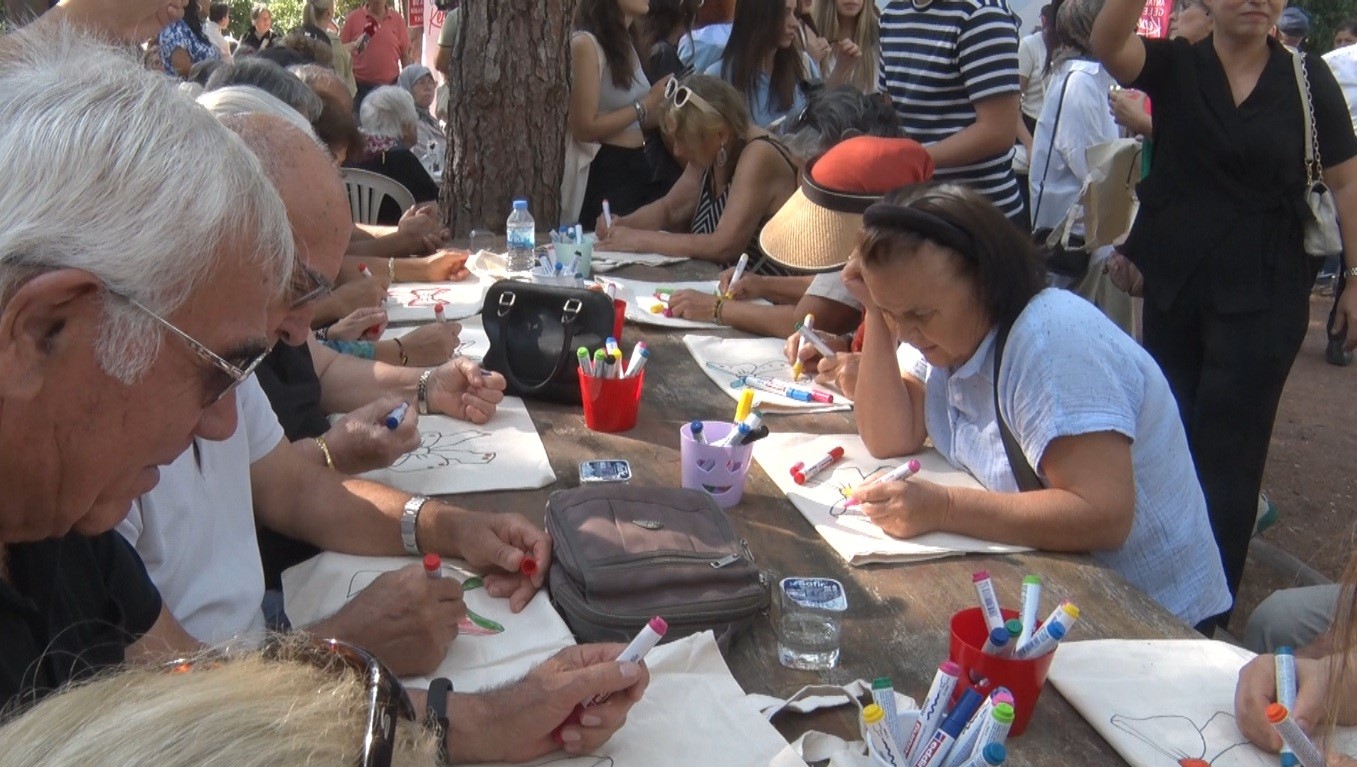 Yaşlılar gençlere taş çıkarttı