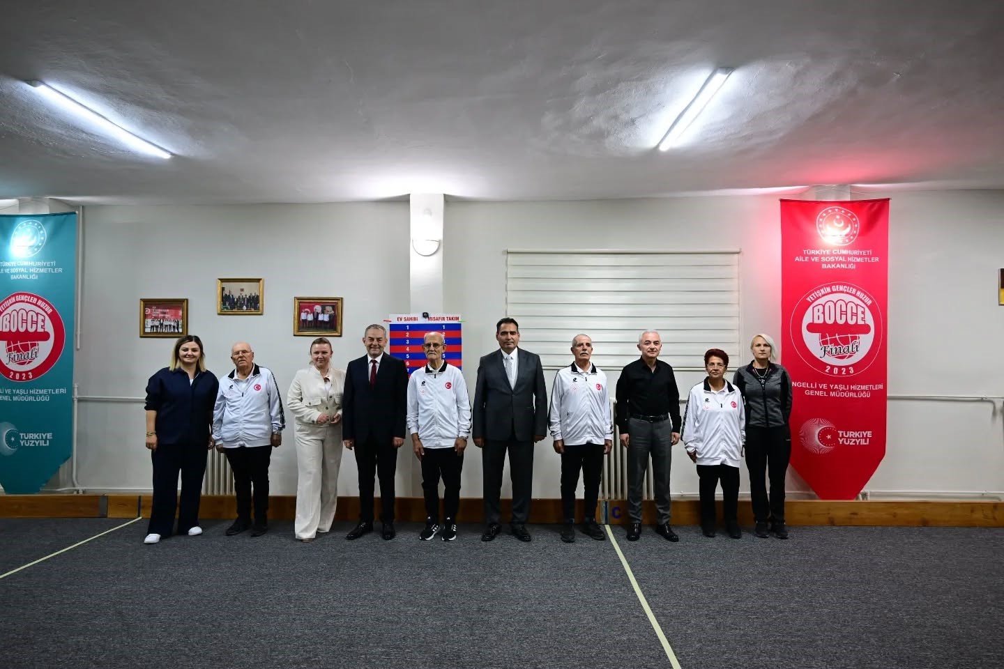 Kırklareli’nde huzurevi sakinleri ile protokol üyeleri arasında bocce müsabakası