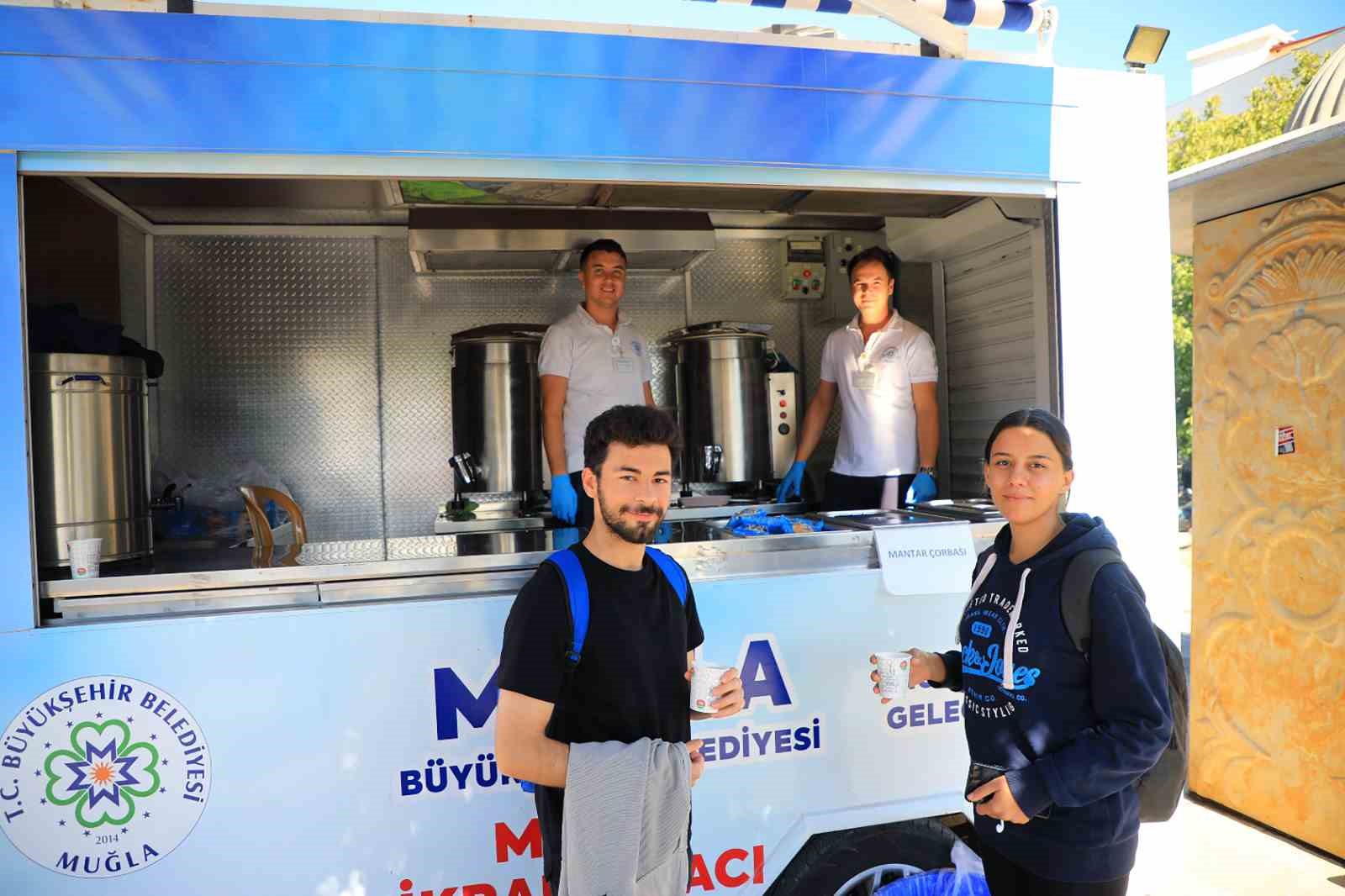 Muğla Büyükşehir’den öğrencilere sıcak çorba