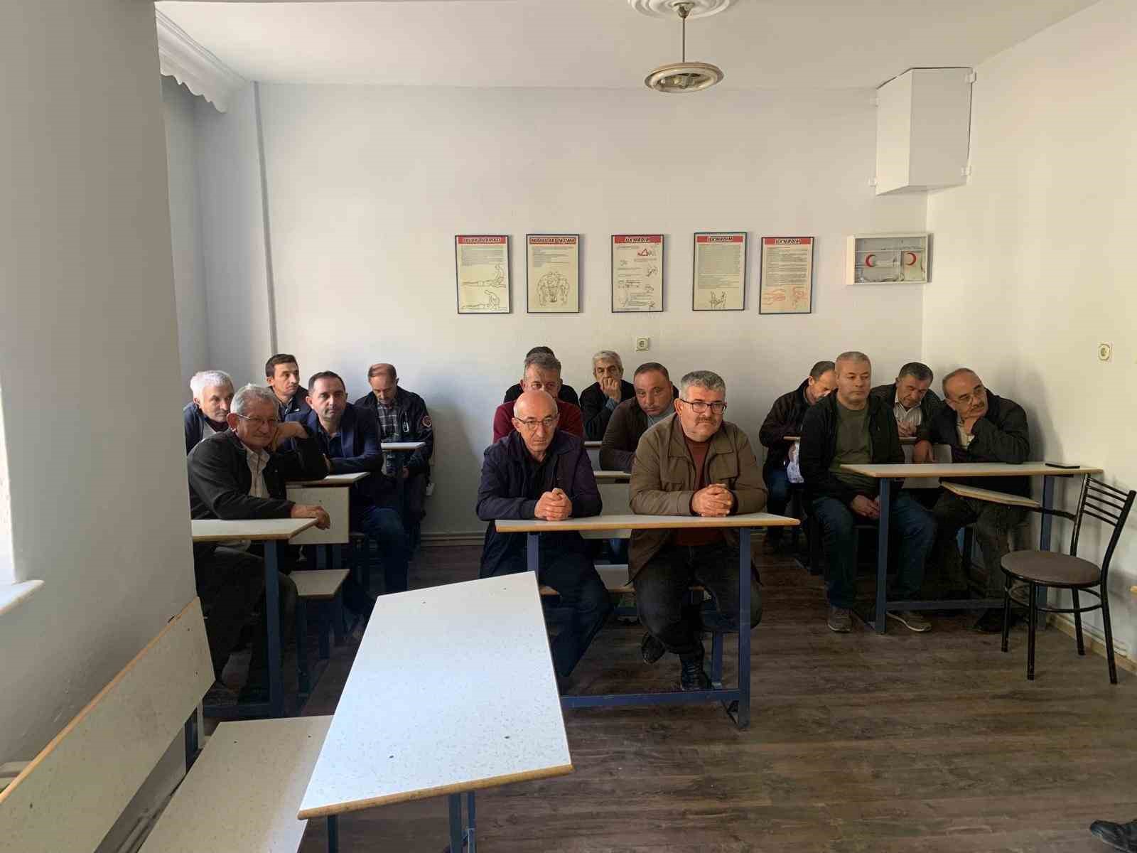 Emet’te okul servis şoförlerine trafik eğitimi