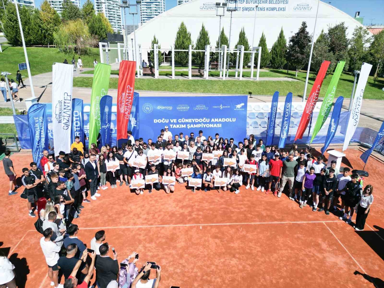 Teniste "Doğu ve G&uuml;neydoğu Anadolu Takım Şampiyonası" heyecanı
