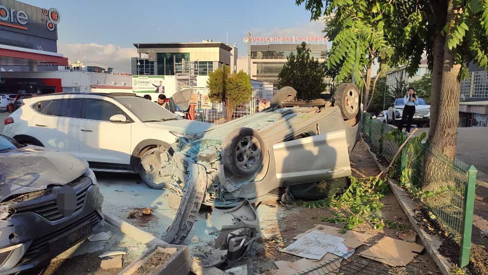 Ankara’da takla atan otomobil benzinliğe uçtu