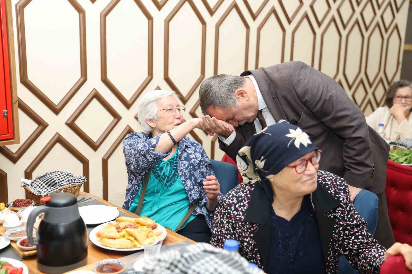 Yunusemre’den Yaşlılar Günü’ne özel vefa etkinliği