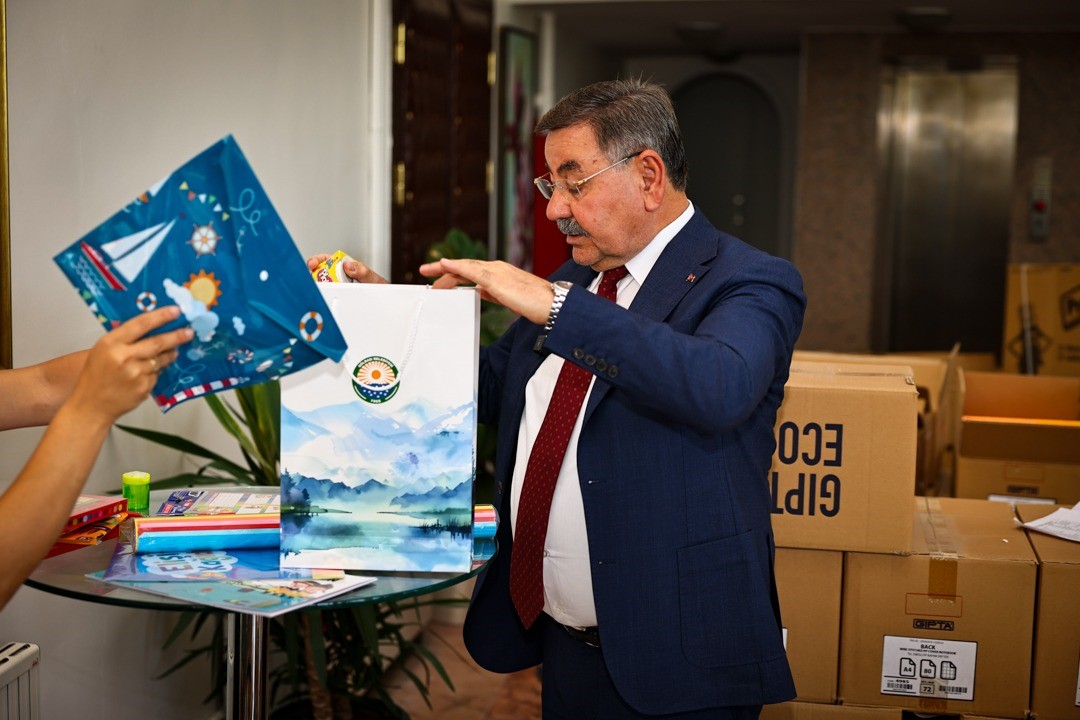 Gölbaşı Belediyesi’nden 850 öğrenciye kırtasiye yardımı