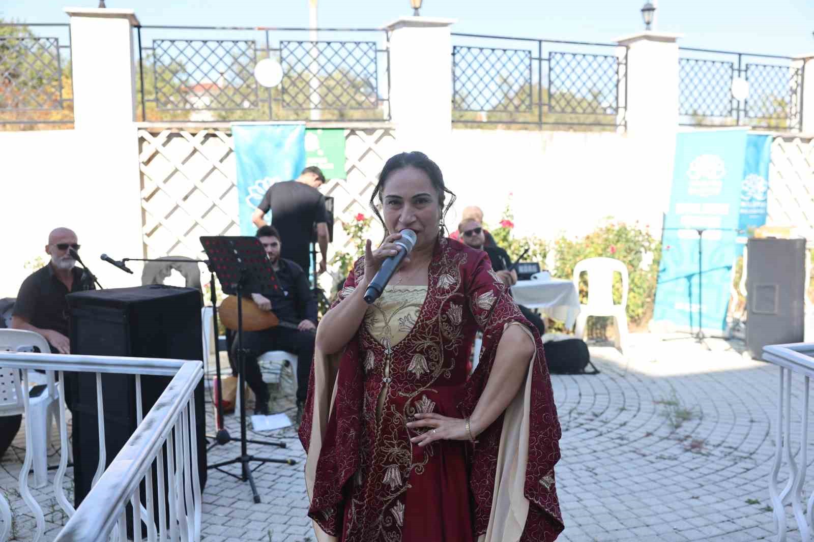 Nilüfer’de Yaşlılar Günü’nde kalpler gençleşti