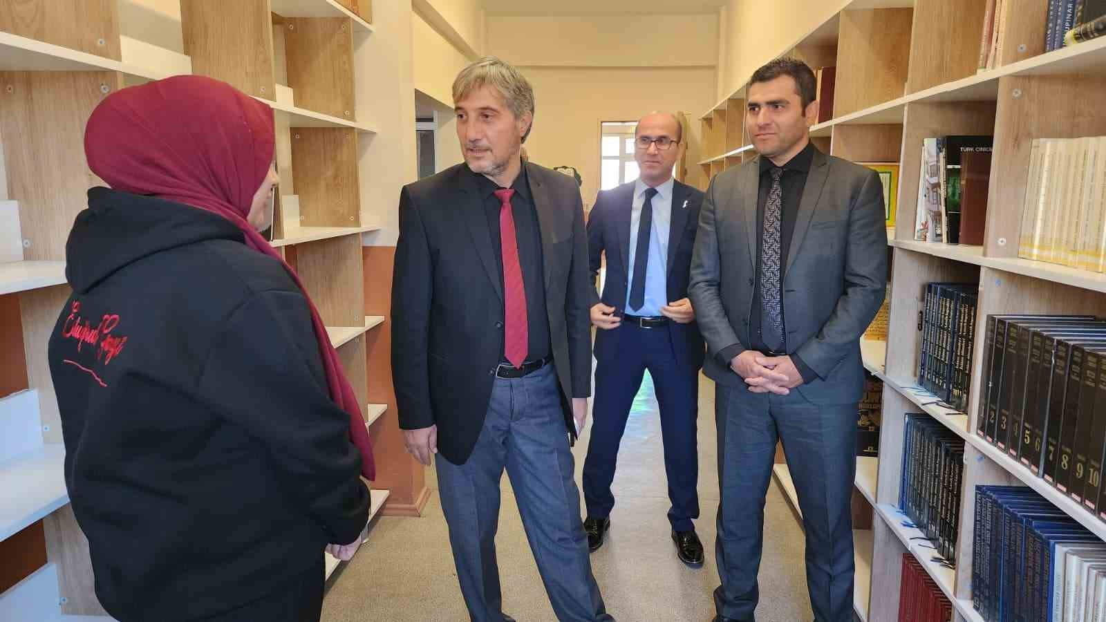 Müdür Yılmaz: "Çocuklarımıza birey olmayı öğretirken onları ailelerinden koparmayalım"
