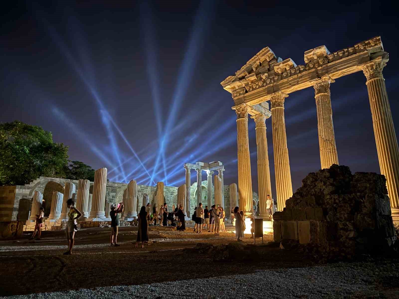 Efes, Side ve Galata Kulesi’nde gece ziyaretleri 2 Kasım’a kadar uzatıldı
