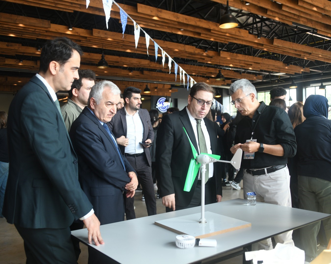 Ortaokul ve lise öğrencileri SAÜ’de deneylerle bilimi keşfetti