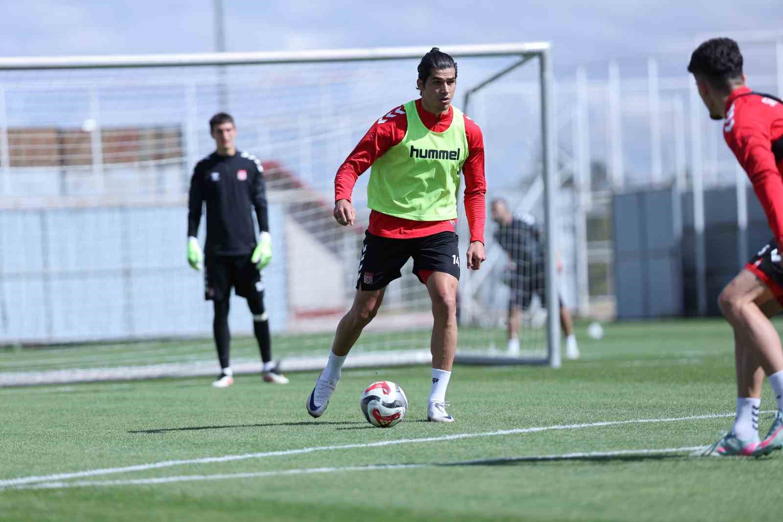 Sivasspor&rsquo;da Serikspor ma&ccedil;ı hazırlıkları devam etti
