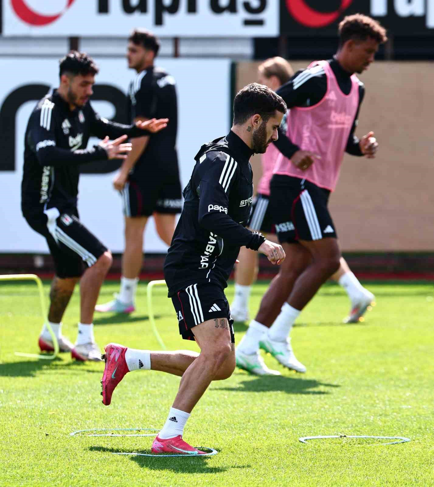 Beşiktaş&rsquo;ta Galatasaray derbisinin hazırlıkları devam etti
