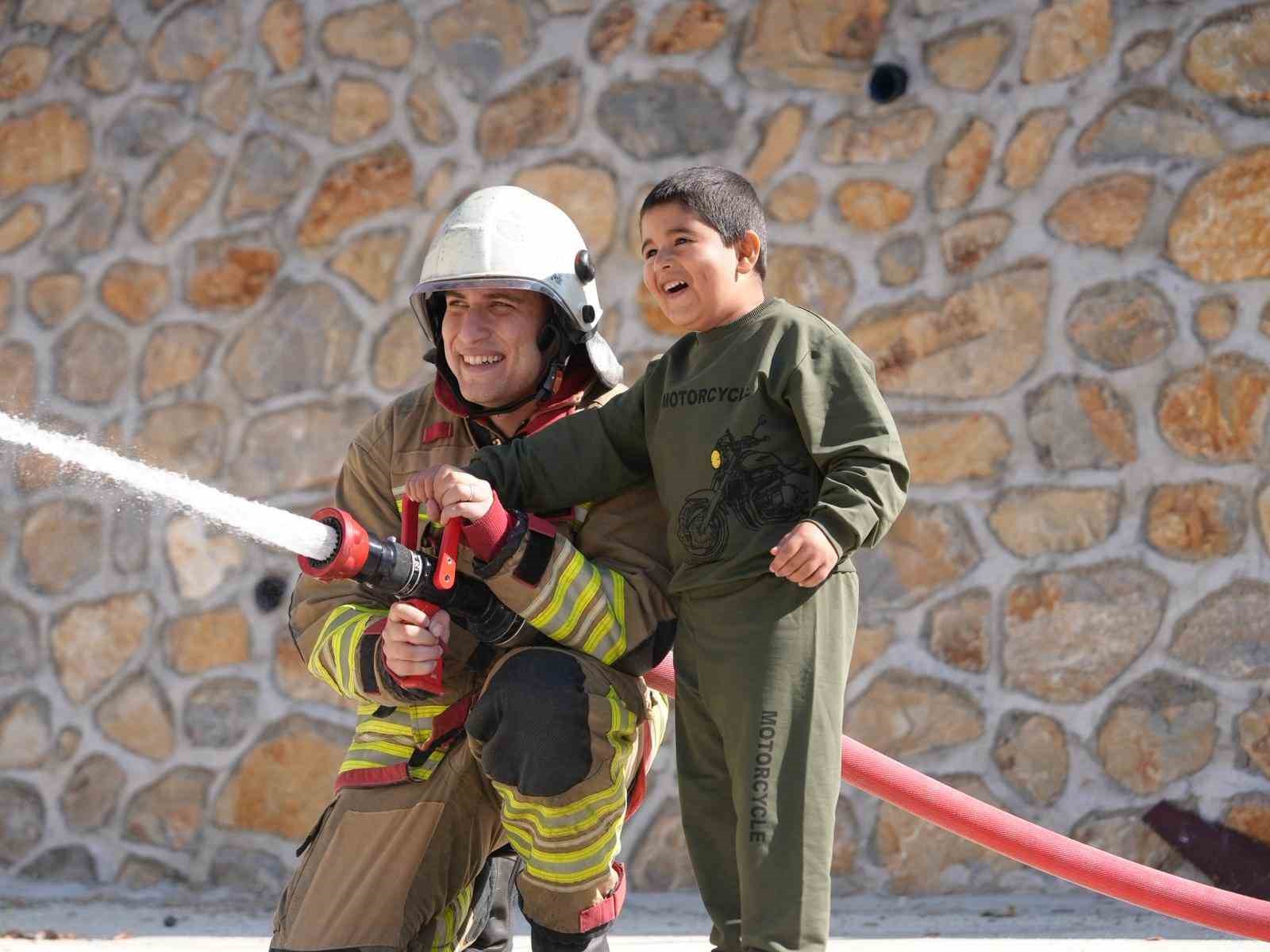 Y&uuml;zlerindeki tebess&uuml;m d&uuml;nyaya bedel
