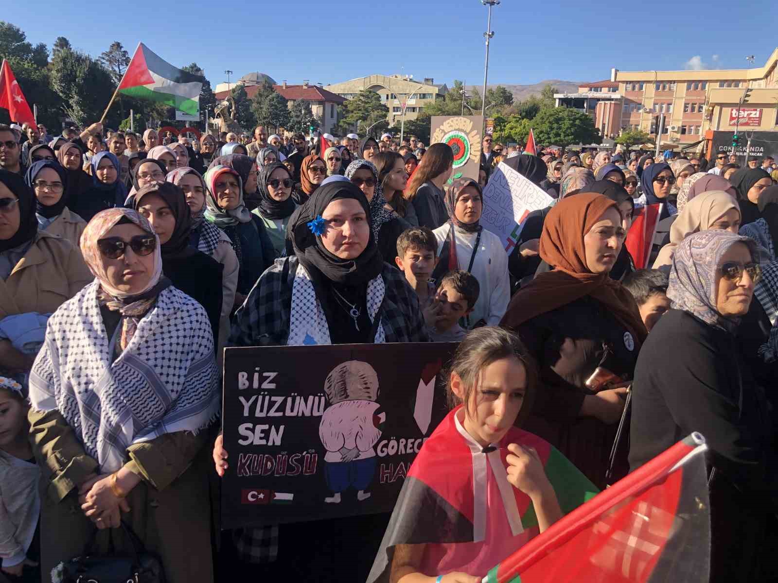 Erzincan’da, İsrail’in saldırdığı Küresel Sumud Filosu’na destek