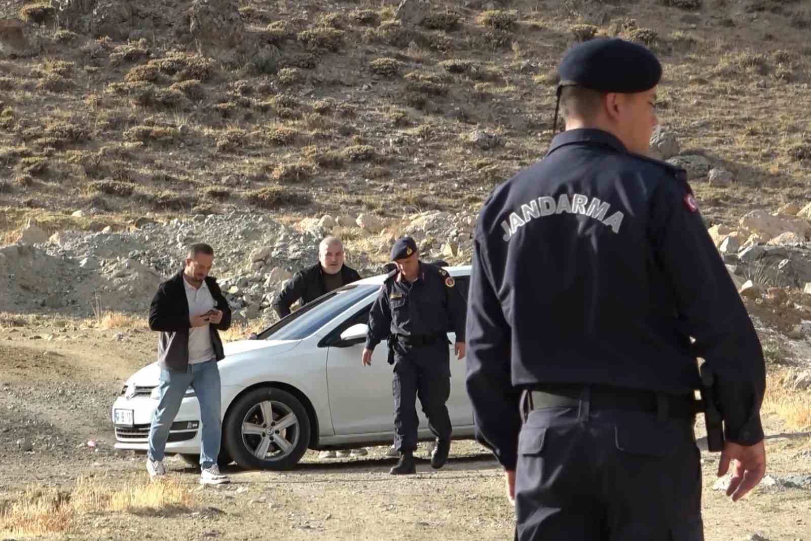 Jandarmanın 7 saat süren ikna çabası arkadaşının müdahalesiyle son buldu