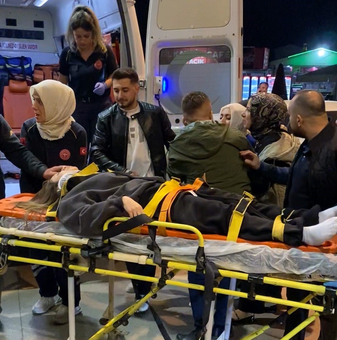 Bursa&rsquo;da 3&rsquo;&uuml;nc&uuml; kattan d&uuml;şen gen&ccedil; yaralandı
