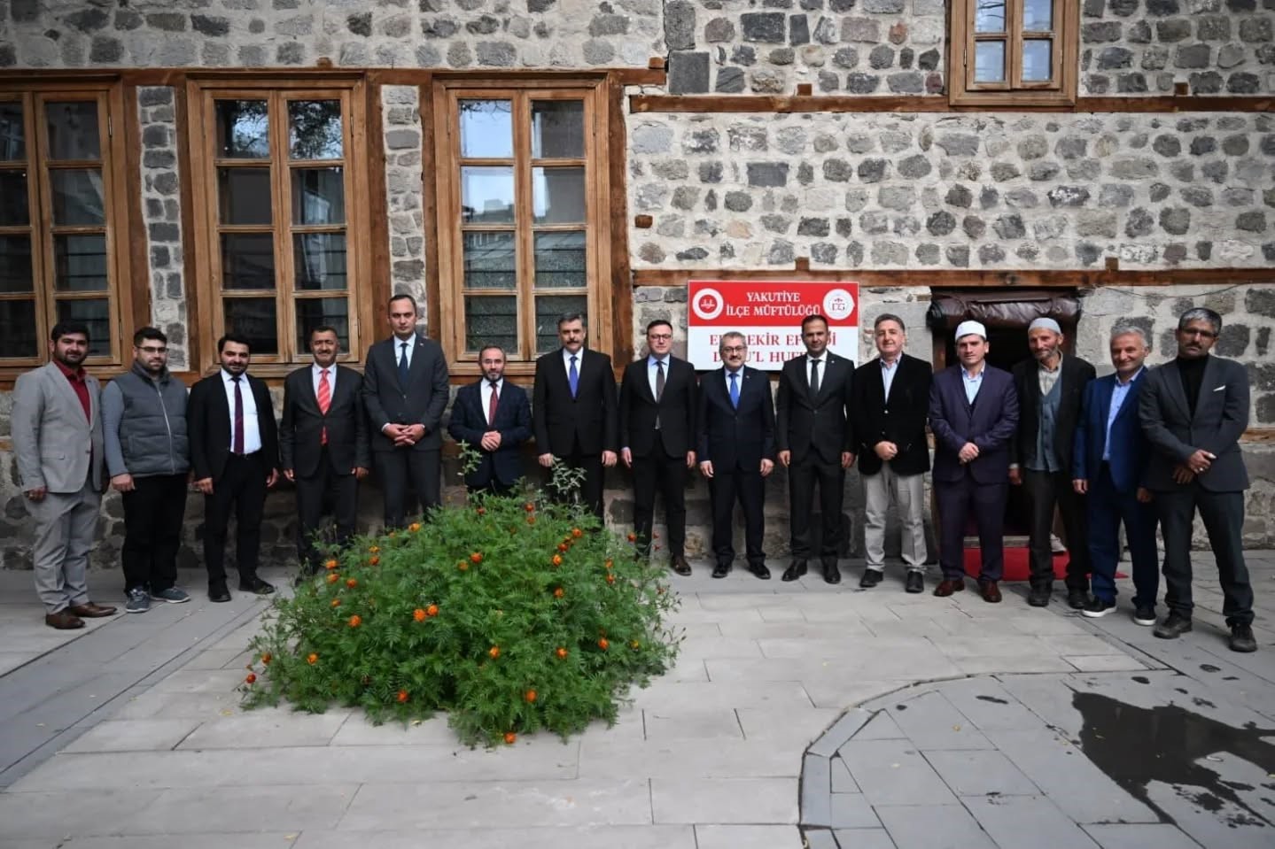 Ebubekir Efendi Dar&rsquo;ul Huffaz g&ouml;zdolduruyor
