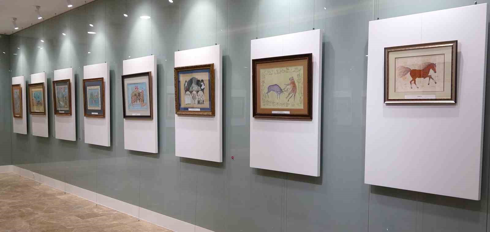 Sanatçı Ruhsar Özer, 53 minyatür eserini Kütahya’da sergiledi