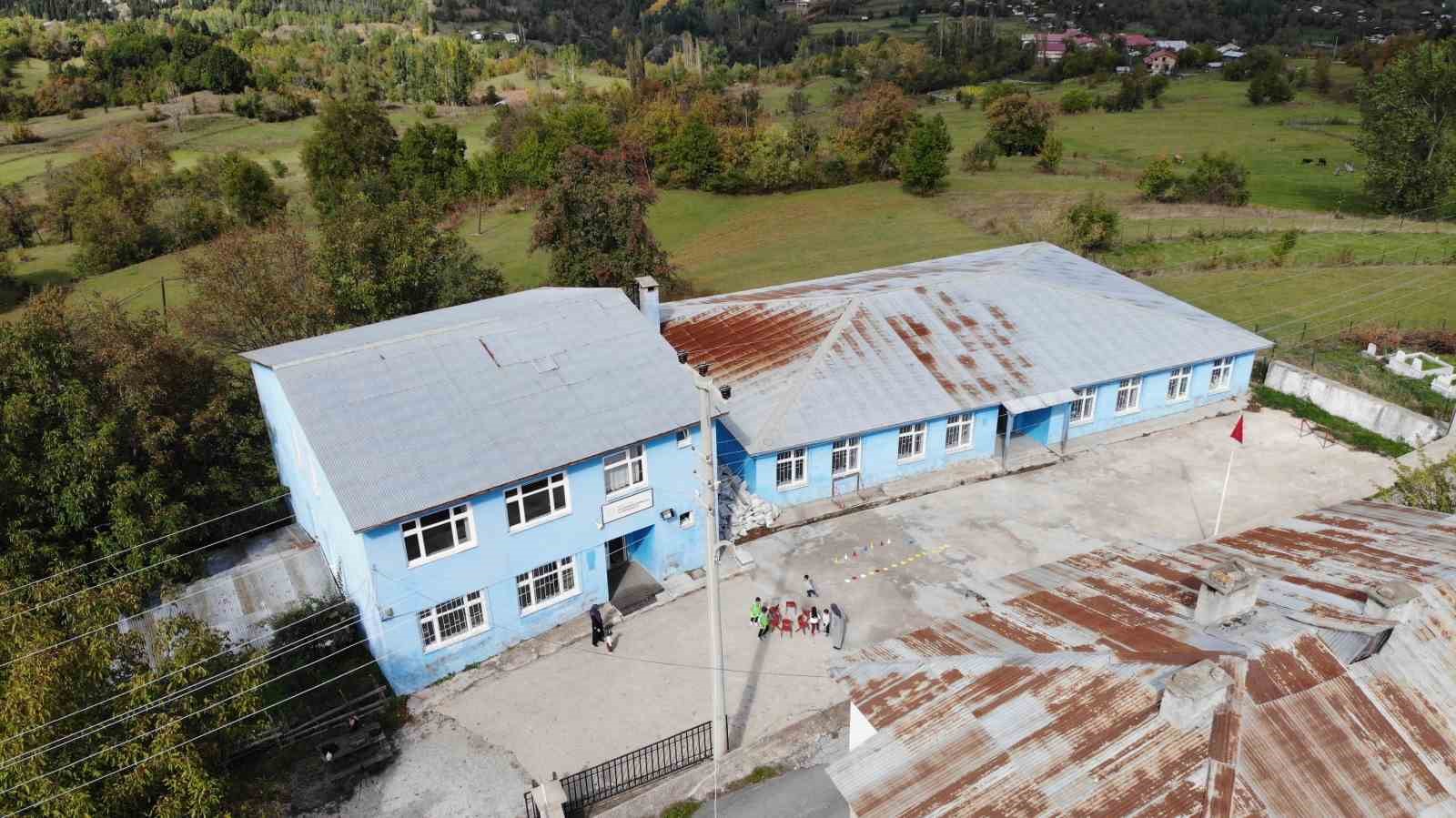 Artvin&rsquo;de k&ouml;y okulunda 5 &ouml;ğrenci 2 &ouml;ğretmenle eğitim devam ediyor
