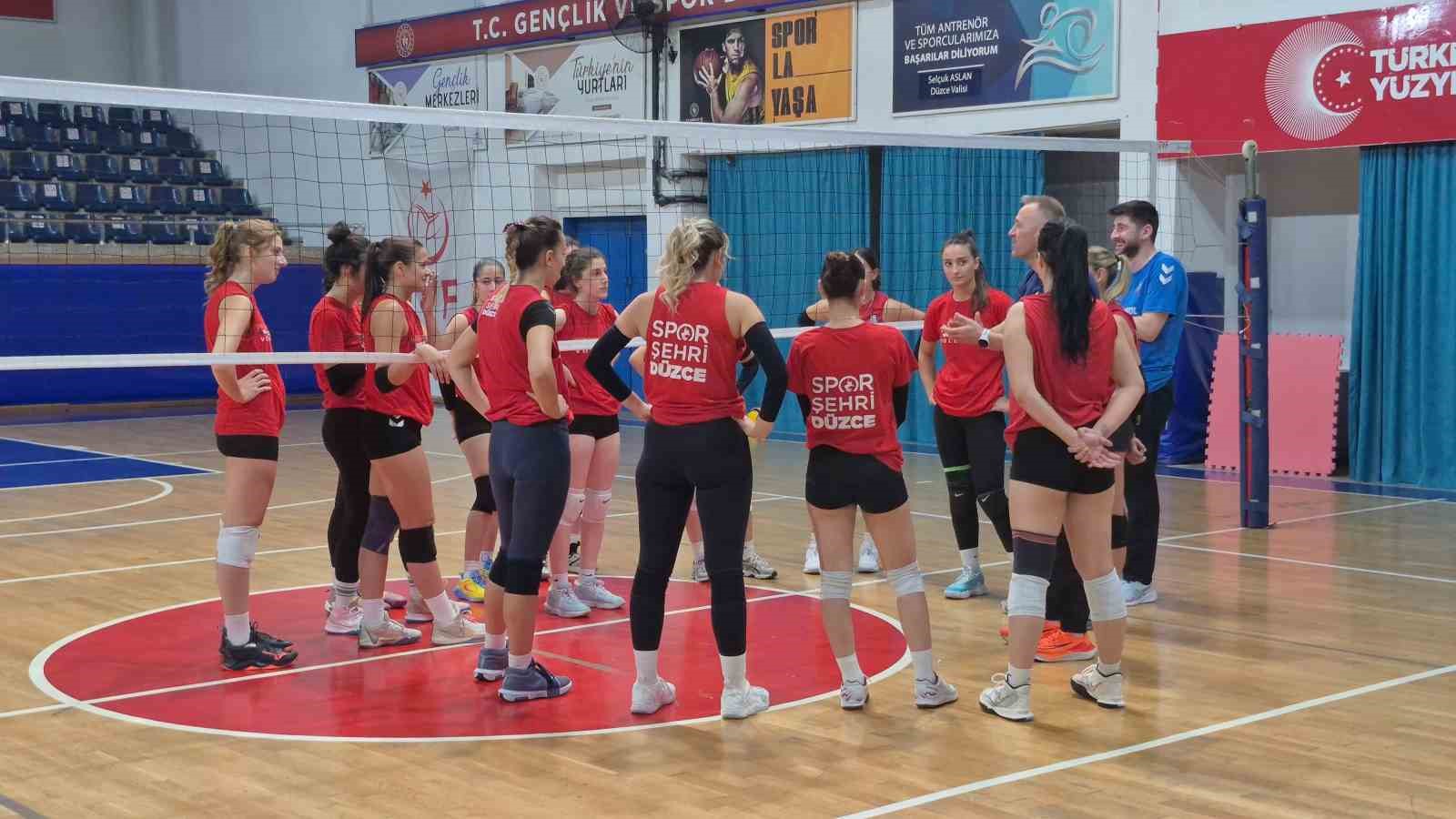 Gençlere örnek özverili sporcular