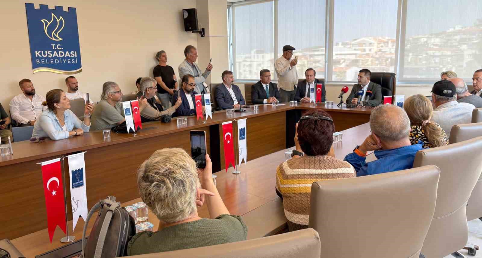 Başkan Günel: "Kuşadası Belediyesi’nin hizmet etmesini kimse engelleyemez"