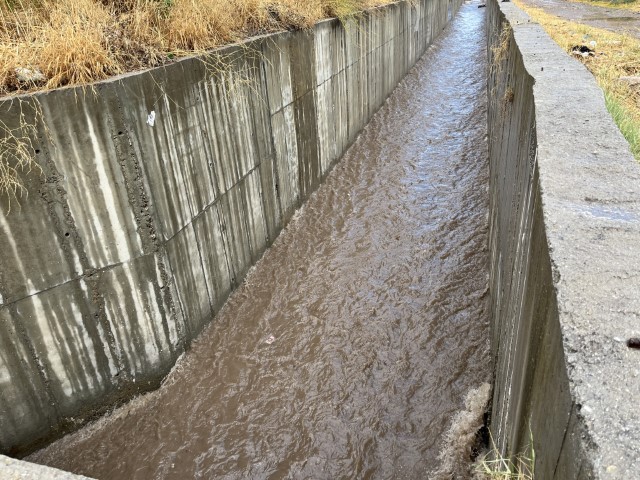 İzmir’de etkili olan sağanak sonrası yollar göle döndü