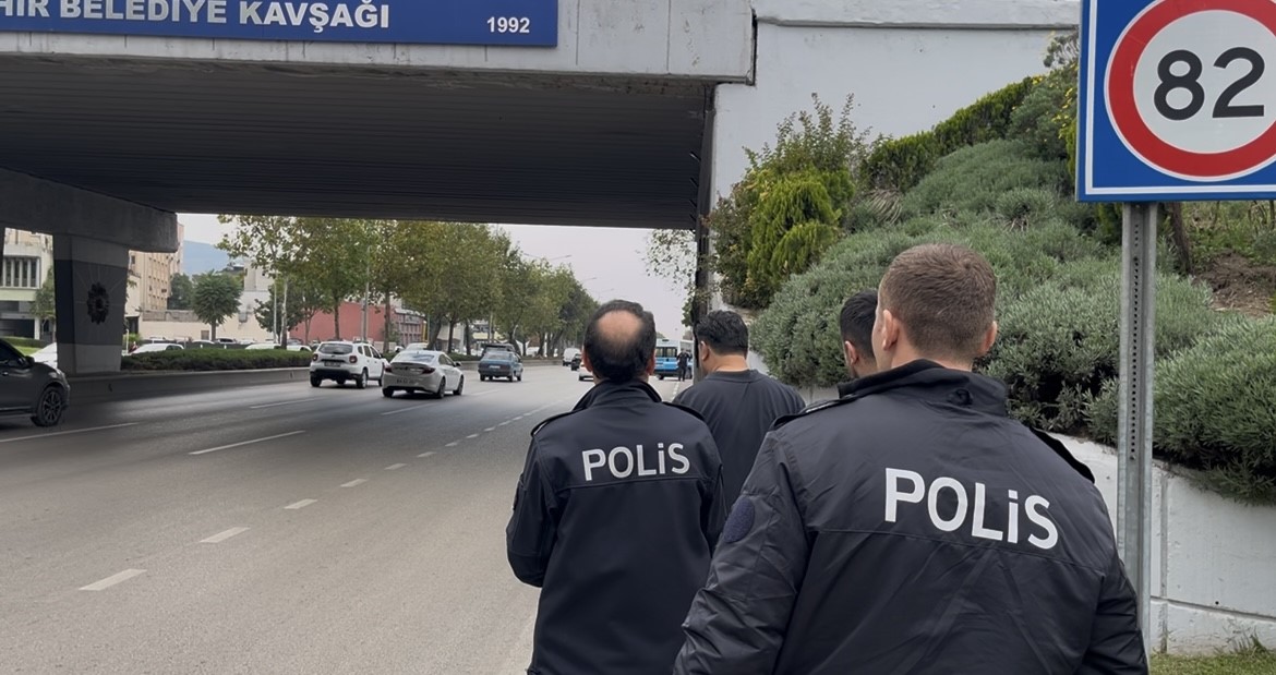 Boş bırakılan valiz ekipleri teyakkuza geçirdi