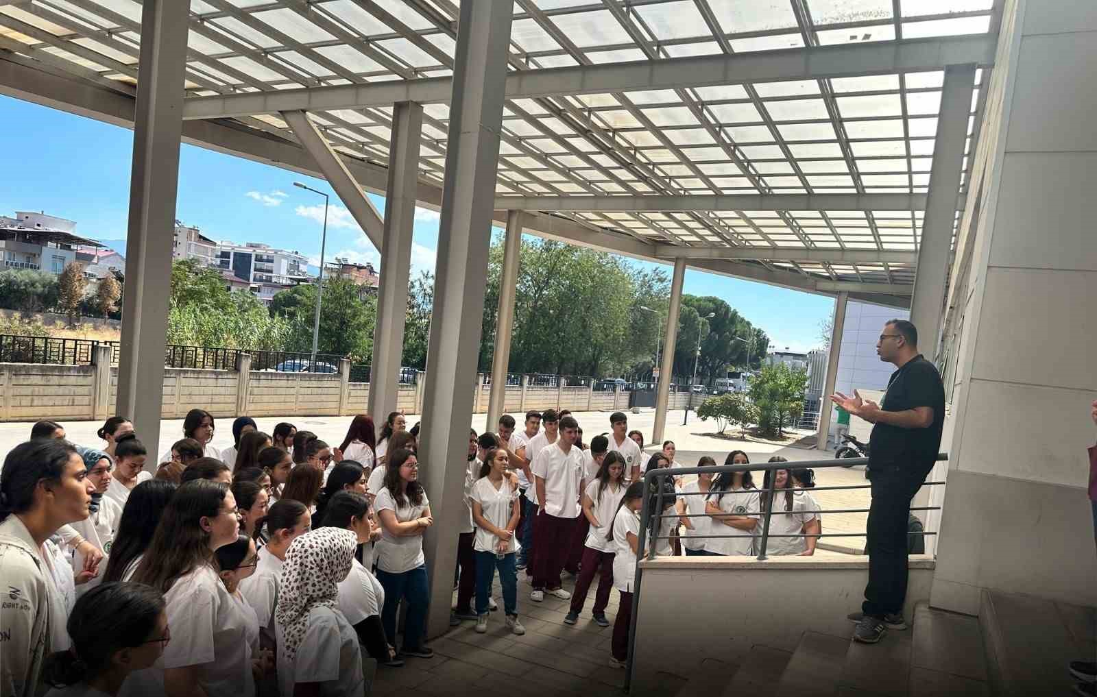 Nazilli Devlet Hastanesi’nde stajyer öğrencilere afet eğitimi