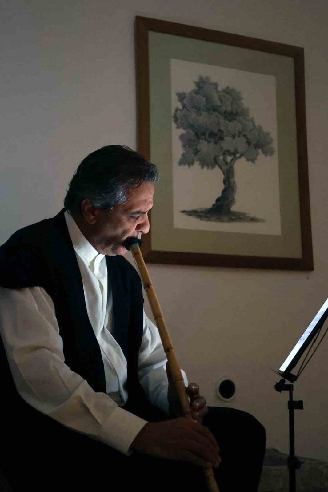 &lsquo;Eyl&uuml;l Işığı&rsquo; resim sergisi Ney ezgileriyle a&ccedil;ıldı
