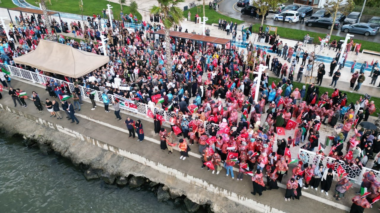 Sumud Filosu&rsquo;na teknelerle destek verip zulme &lsquo;Dur&rsquo; dediler
