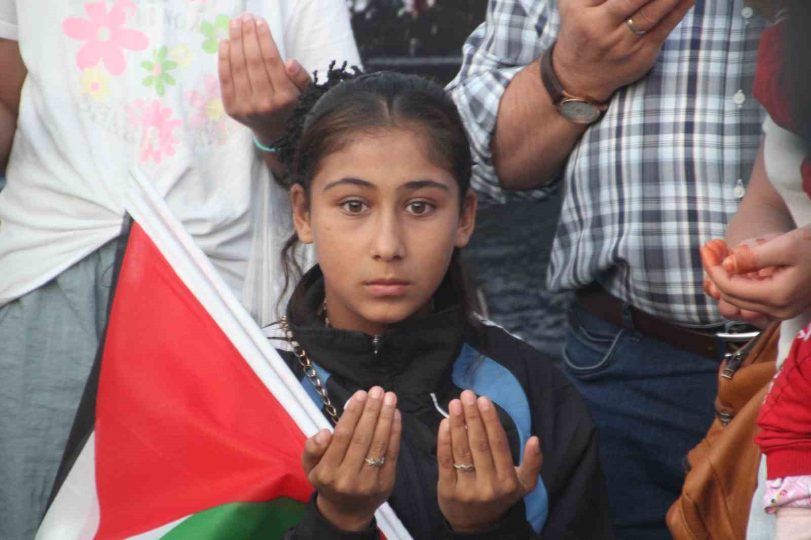 Ordu&rsquo;da &lsquo;Sumud Filosu&rsquo;na denizden ve karadan destek
